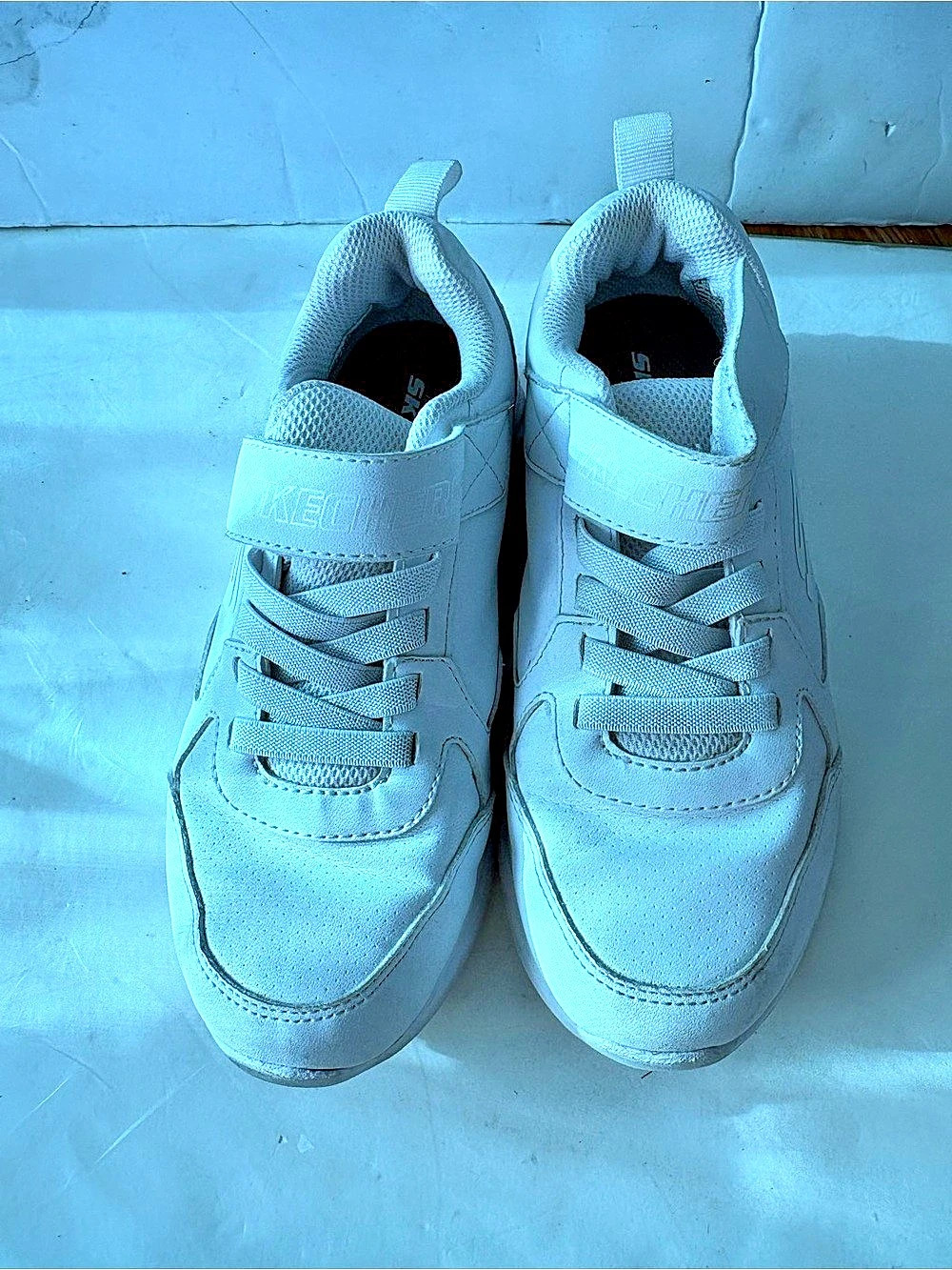 Skechers Uno Stand on Air White Sneakers US 3